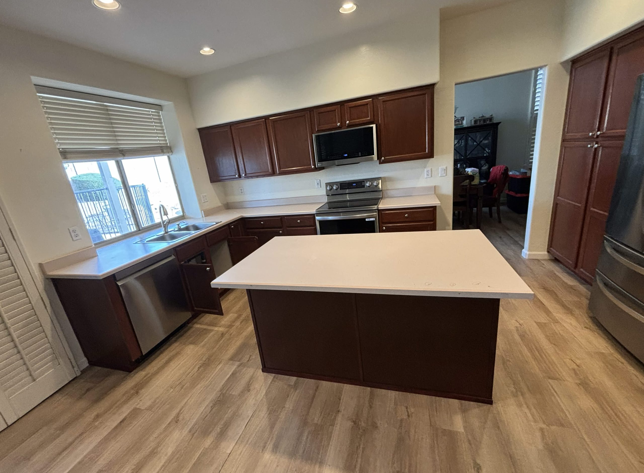 white-marble-countertop-bathroom-vanity